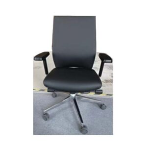 Chaise Noire Médium similicuir